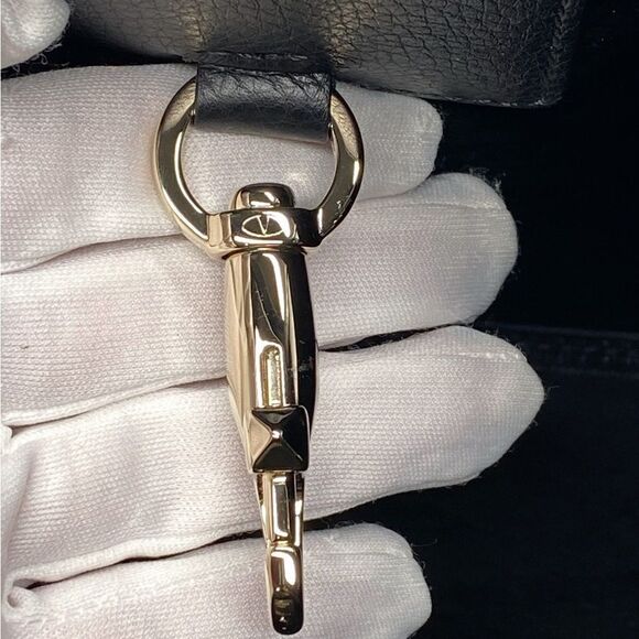 Valentino Garavani Rockstud Small East-West Leather Tote Bag - Picture 12 of 13